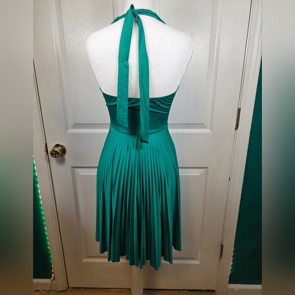Forever Emerald Green Halter Pleated Midi Dress Small